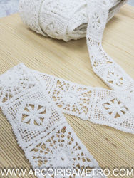 Lace edging with granny square like motifs