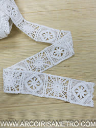 Lace edging with granny square like motifs