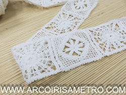 Lace edging with granny square like motifs